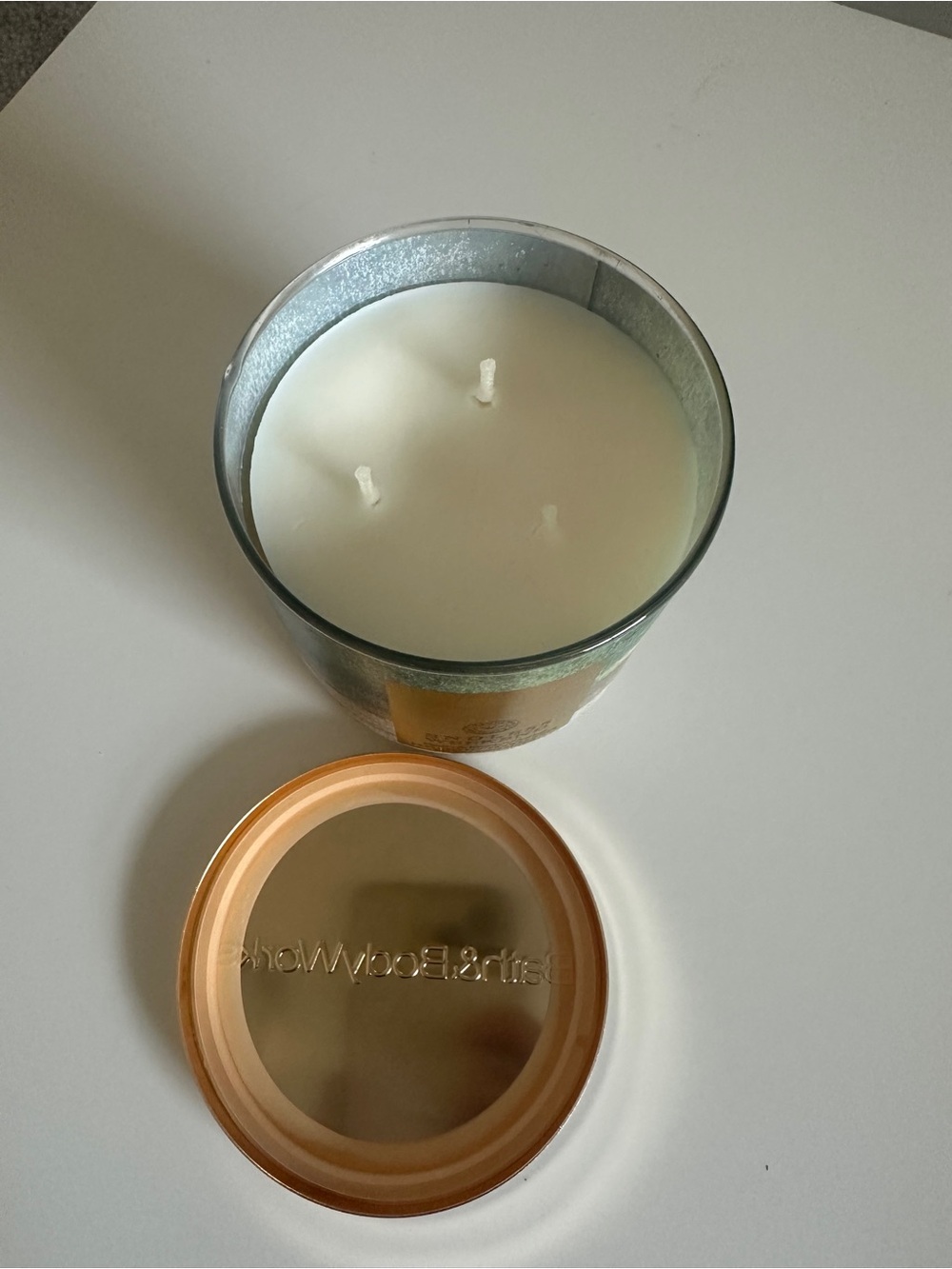Bath & Body Works Endless Weekend 3-Wick Soy Blend Candle Gold Lid New - Picture 3 of 4